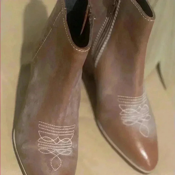 ROAN AGGIE Bootie Size 7 NWOB - Picture 7 of 11